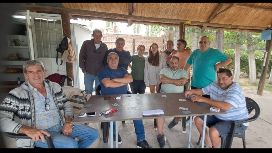 LOS VILLEGAS Y SUS AMIGOS, amistad, asados, truco y vida.